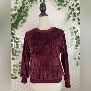 No Boundaries  burgundy long-sleeved sweatshirt, plush, Junior S size (3-5).